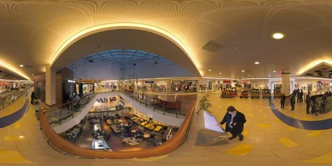 4K 360 VR video, crowd of people in shopping mall on black friday Vídeo Stock 105427053