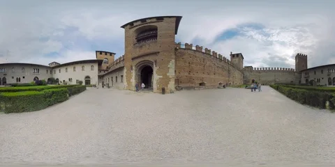 4K 360VR video Italy Verona old town architecture Castelvecchio castle. Vídeos de archivo 106186953