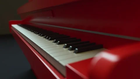 4K 3d animation of Red piano with black keys is shown in a close up Stockbeeldmateriaal 308511822