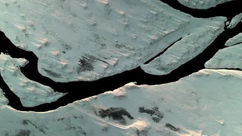 4K 50second vertical pan on the plains near Vik Iceland following the river  스톡 동영상 313963687