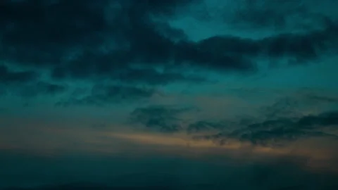 4K 59,94 fps Timelapse: Total Nightfall as Heavy Shadows Obscure Dusk Horizon 스톡 동영상 330938784