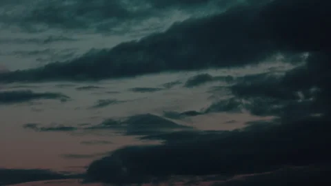 4K 59,94 Timelapse: Total Nightfall as Heavy Clouds Obscure Twilight Horizon 스톡 동영상 330938644