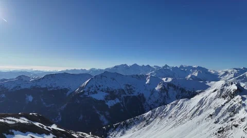 4K 60 Drone Forward Flyover: Westgipfel Mountain Ridge - Alps Vídeos de archivo 330663500