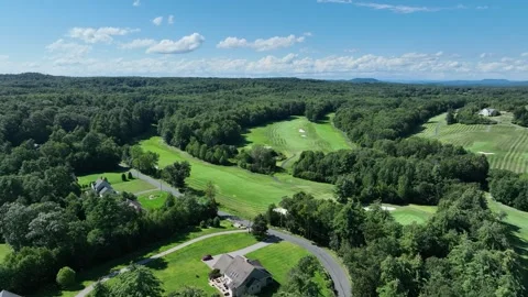 4K 60 FPS New England Golf Course Pan 動画素材 248295953