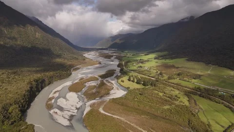 4K 60FPS Aerial of Braided Bealey River, Arthur's Pass, New Zealand Stockbeeldmateriaal 332623951