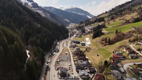 4K 60fps Cinematic Drone Flight Forward over Viehhofen Village, Austria Stockbeeldmateriaal 332303773