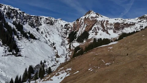 4K 60fps Cinematic Drone Forward Glide over Alps, Austria, Talschluss Vídeos de archivo 331532809