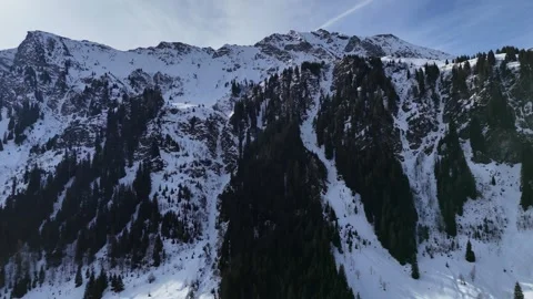4K 60fps Cinematic Drone Slide Left in Talschluss Lengau, Austria Vídeos de archivo 331532183