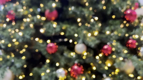 4K 60FPS closeup  of blurred and focused christmas tree with twinkle garland Video stock 166055835