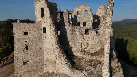 4K 60fps Drone Approach: Detailed View of Hrusov Castle Ruins Stockbeeldmateriaal 343546272