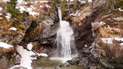 4K 60fps Drone Fly Forward Close to Henlabbach Waterfall, Alps 库存影片 332262462