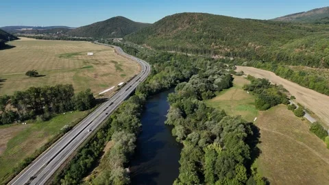 4K 60fps Drone Flyover: Highway Parallel to Hron River Stockbeeldmateriaal 344108731