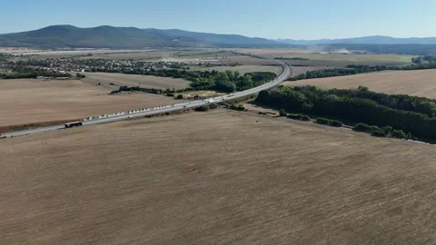 4K 60fps Drone Flyover: Highway, Farmland Fields &amp; Mountain Horizon Stock-Footage 345143230