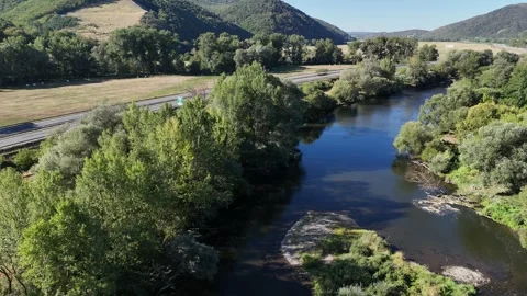 4K 60fps Drone Flyover: River Hron and Scenic Highway Stockbeeldmateriaal 344107577