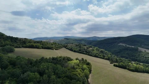4K 60fps Drone Flyover: Rolling Meadows and Forest Hills Stockbeeldmateriaal 343739840