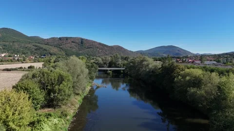4K 60fps Drone Flyover: Scenic Hron River and Village Stockbeeldmateriaal 344057850