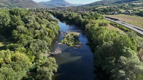 4K 60fps Drone Flyover: Scenic Hron River Winding Through Forest Stockbeeldmateriaal 344632416