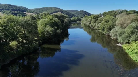 4K 60fps Drone Flyover: Scenic Hron River &amp; Forested Valley Stockbeeldmateriaal 344671724
