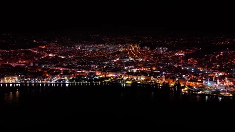 4K 60FPS Drone Push Toward Coastal City at Night From Sea Vídeos de archivo 334305755
