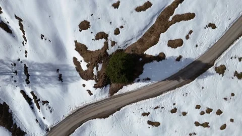 4K 60fps Drone Top-Down Descending Spiral Left over Alpine Road Видео 331666972