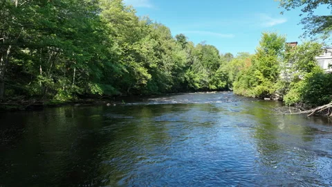 4K 60FPS Flying Slowly Down the Ware River part 2/5 動画素材 250139890