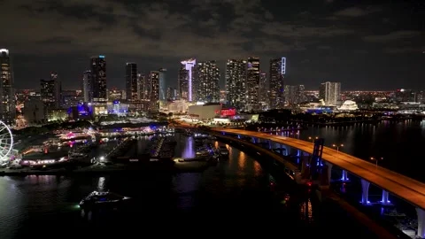 4K 60fps Left to Right of Miami Skyline at Night 库存影片 329092236