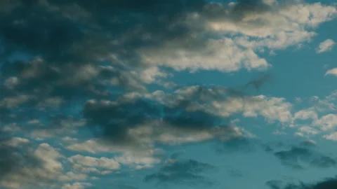 4K 60fps Timelapse: Textured Cloud Formations with Natural Shadow Play 库存影片 347798647