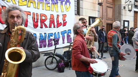 4k 99/ HD 89 / web 59 Euro Italy Stock-Footage 151245612