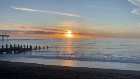 4K Aberystwyth Sunset Jetty and Sun Rays 스톡 동영상 333304980