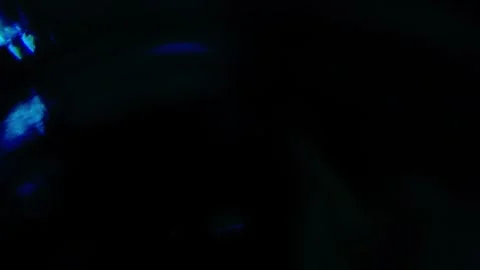 4K Abstract shiny bright glowing light leak glass reflection streak overlay.. Stockbeeldmateriaal 317136554