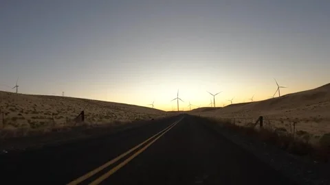 4K action camera driver's point of view rotating wind turbines in Oregon, USA Vídeo Stock 341786111