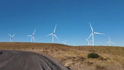 4K action camera footage of rotating wind turbines in Columbia Gorge, Oregon USA 库存影片 341740649
