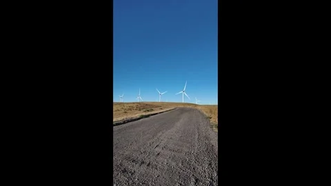 4K action camera footage of rotating wind turbines in Columbia Gorge, Oregon USA 스톡 동영상 341740724