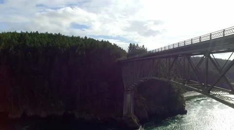 4K aerial of Deception Pass Bridge 動画素材 69027342
