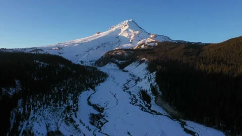 4K aerial drone b roll of Mount Hood summit and south side above the White River Stock-Footage 330654961