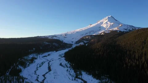 4K aerial drone b roll of Mount Hood summit and south side above the White River Stock-Footage 330654997