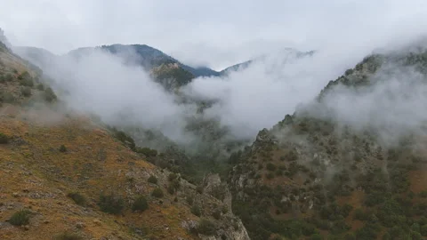 4K Aerial Drone Flying Into A Cloudy Valley 스톡 동영상 159252605