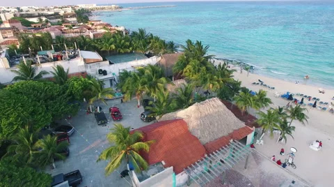 4K Aerial drone shot mexico playa del carmen over houses beach Vídeo Stock 63290560