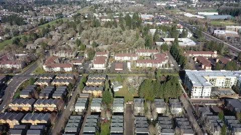 4K aerial drone top down footage of a residential neighborhood in Oregon, USA 스톡 동영상 327580169