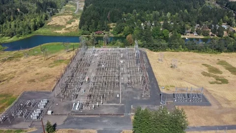 4K aerial drone view of large electrical substation at Bonneville Dam, WA, USA  Vídeos de archivo 342586265