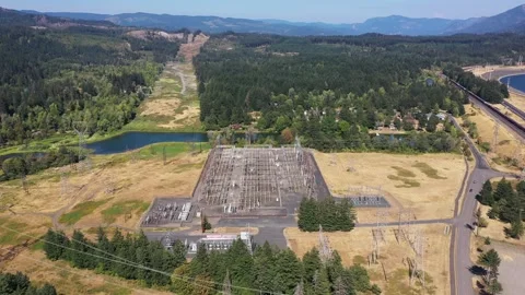 4K aerial drone view of large electrical substation at Bonneville Dam, WA, USA  Stockbeeldmateriaal 342586651