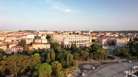4K aerial drone view of Pula Arena Roman amphitheater in Croatia Vidéo 317534307