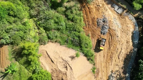 4K Aerial Drone Zoom In Dump Truck Construction Site Vídeos de archivo 339653889