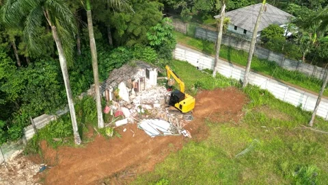 4K Aerial Excavator Demolition Sequence Zoom Effect Vídeos de archivo 339654558