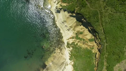 4K Aerial flight over ocean looking the cliff edge, waves crashing, birds flying 動画素材 90959098