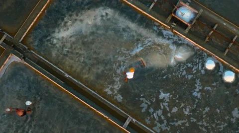 4K Aerial: Flor Plan Over Workers at Salt pans Vídeos de archivo 59919850