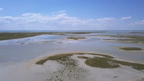4K  Aerial. Fly Over  drying up sea,  lake. Summer hot time 库存影片 91756261