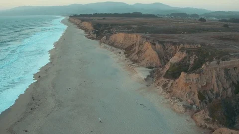 4K Aerial Flying View of Ocean and Cliff Stockbeeldmateriaal 80986493