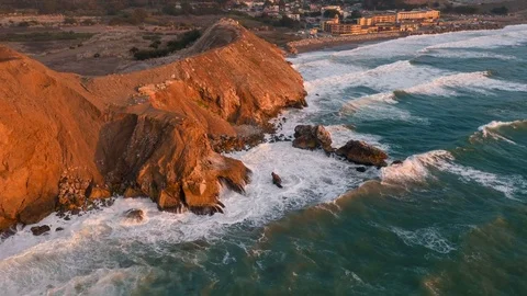 4K Aerial Flying View of Ocean and Cliff Vidéo 80987027