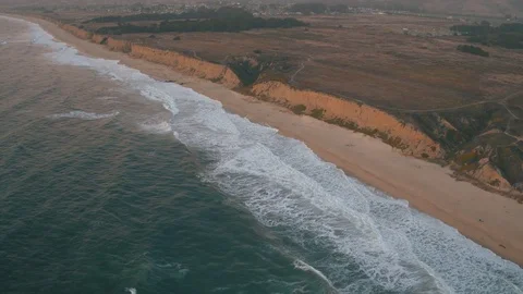 4K Aerial Flying View of Ocean and Cliff 스톡 동영상 80987401